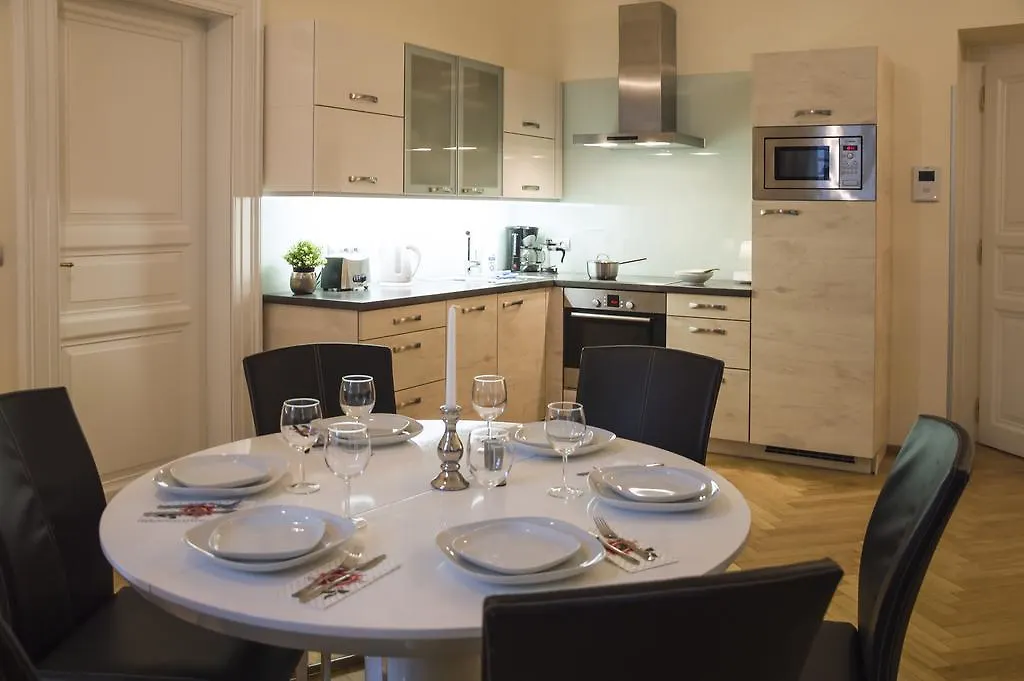 Modern Apartment Vsehrdova Praga