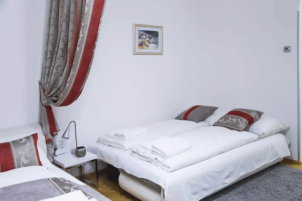Modern Apartment Vsehrdova Praga Repubblica Ceca
