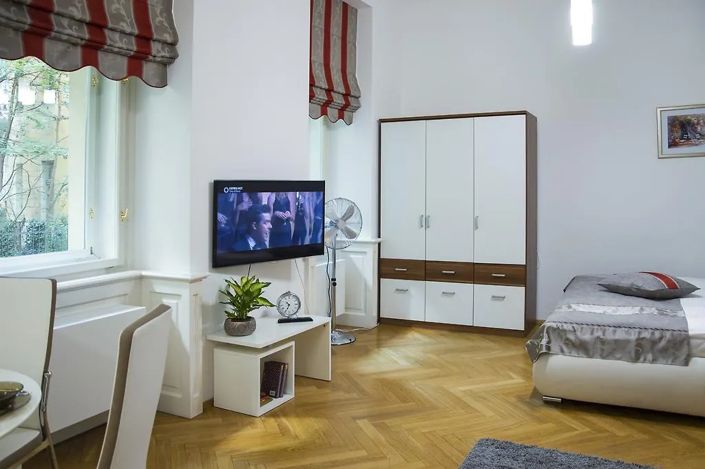 Modern Apartment Vsehrdova Praga